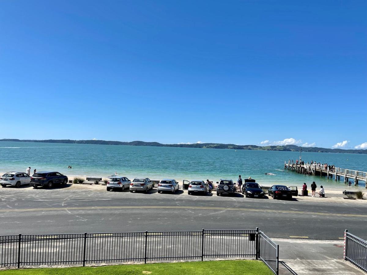 Beach Front Resort! Maraetai Eksteriør bilde